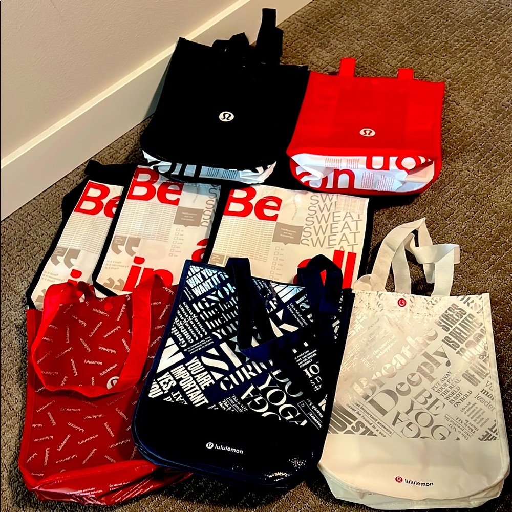 Lululemon Rare Reusable Bags! Set of 8 small size.